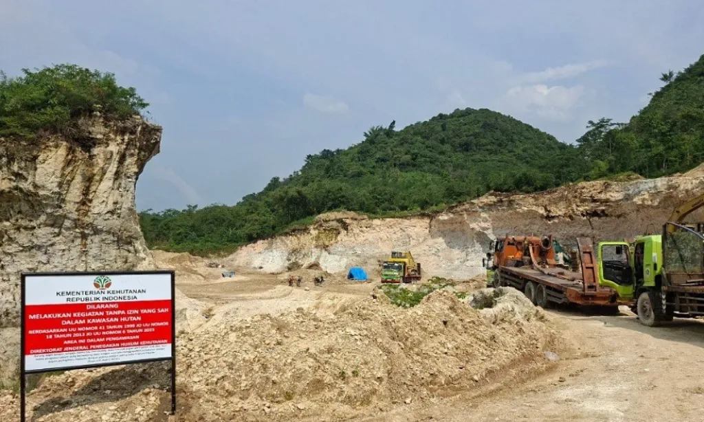 <p>ESDM: Penertiban 321 Ha Lahan Tambang Ilegal Jaga Tata Kelola Sumber Daya Mineral</p>