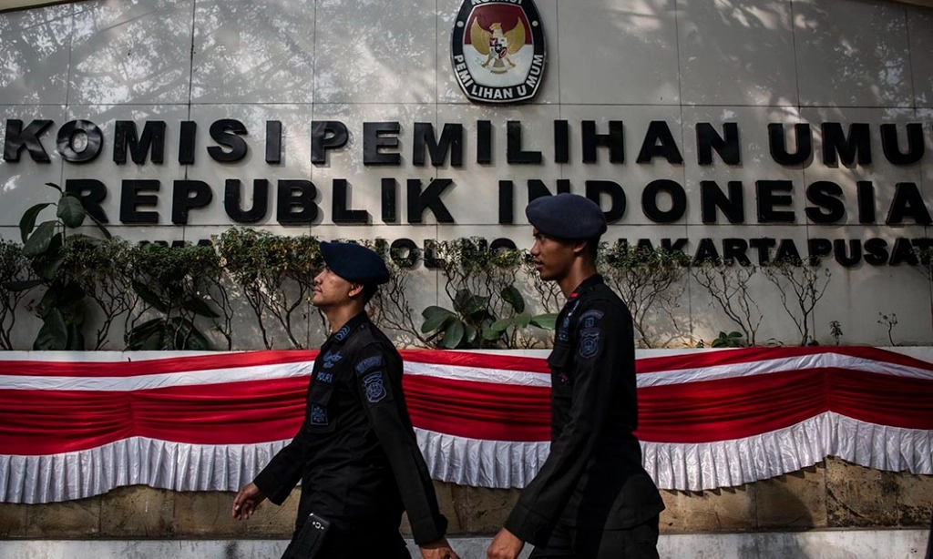 <p>KPU Tak Buka 16 Dokumen Syarat Capres-Cawapres, DPR: Harus Transparan&nbsp;</p>