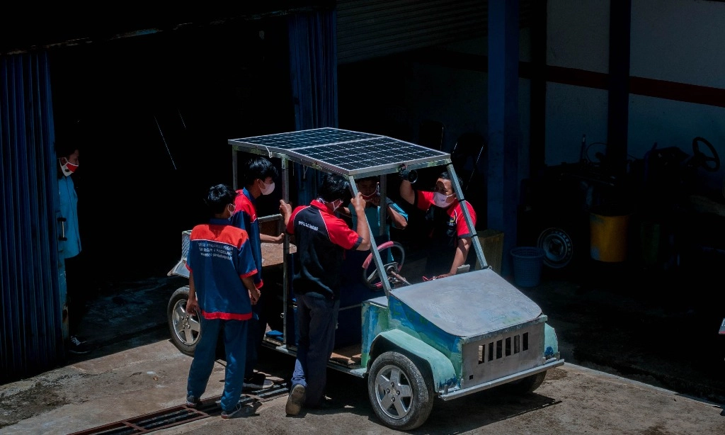 <p>Pemerintah Buka Pendaftaran Guru SMK Raih Gelar S1/D4 &nbsp;</p>