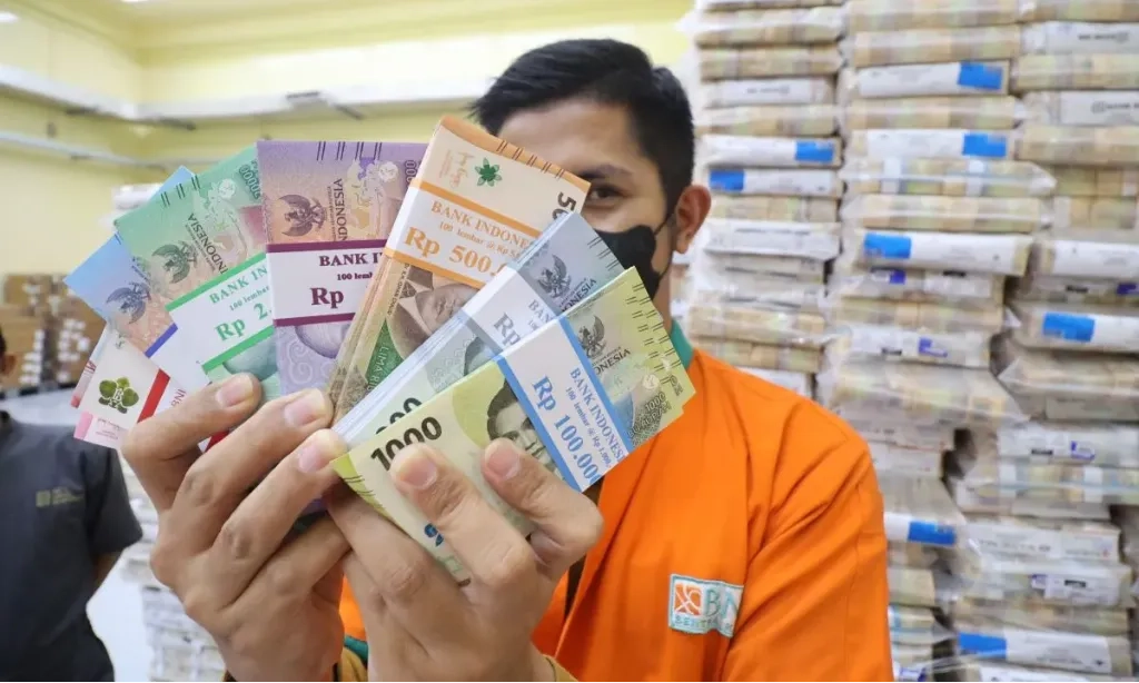 <p dir="ltr" id="isPasted">Ekonom Ingatkan Dana Rp200 T ke Himbara Rawan Disalahgunakan Debitur</p>