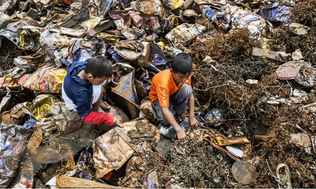 <p>KLH Didesak Perkuat Tata Kelola Limbah Industri B3</p>