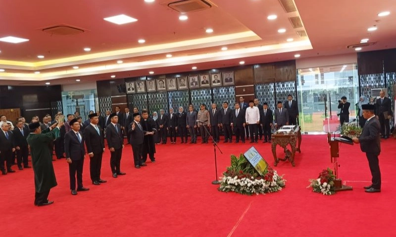 <p>Ini Pesan Bahlil Untuk Empat Pejabat ESDM Yang Baru Dilantik</p>