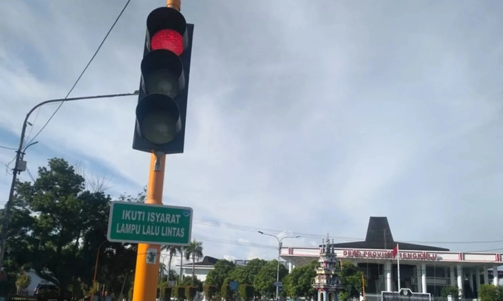 <p>MK Nilai Perlu Traffic Light Ramah Buta Warna Parsial</p>