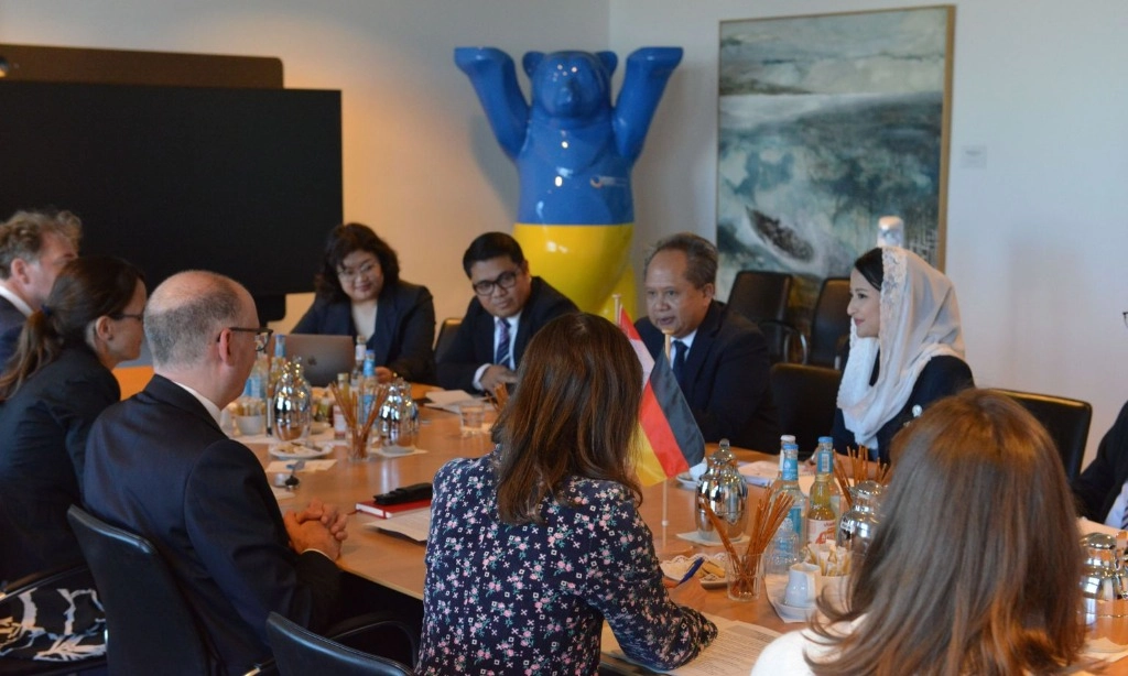 <p id="isPasted">Wamendag Roro Temui Pemerintah Jerman, Dorong Peningkatan Ekspor UMKM</p>