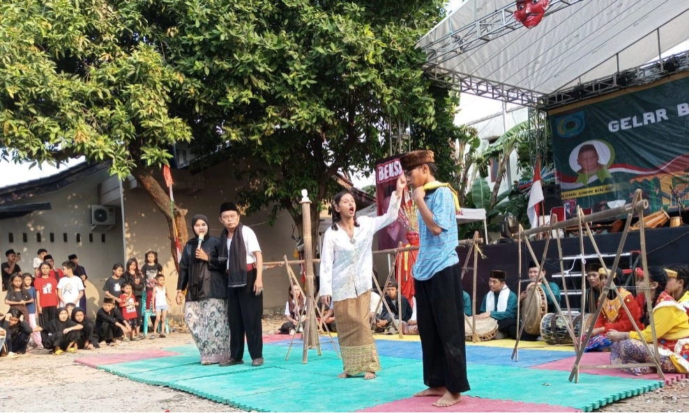 <p>Kegundahan Hati Pelestari Topeng Blantek</p>