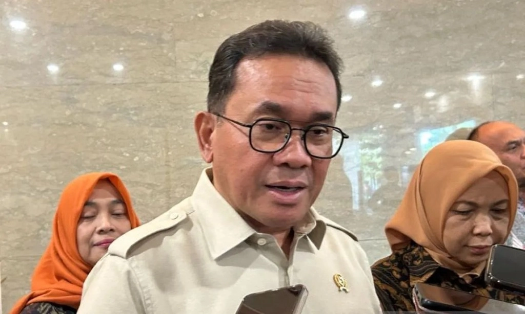 <p id="isPasted">Pemerintah Terbitkan Dua Aturan Impor Singkong dan Etanol</p>