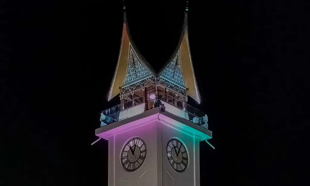 <p>Fakta-fakta Unik Jam Gadang</p>