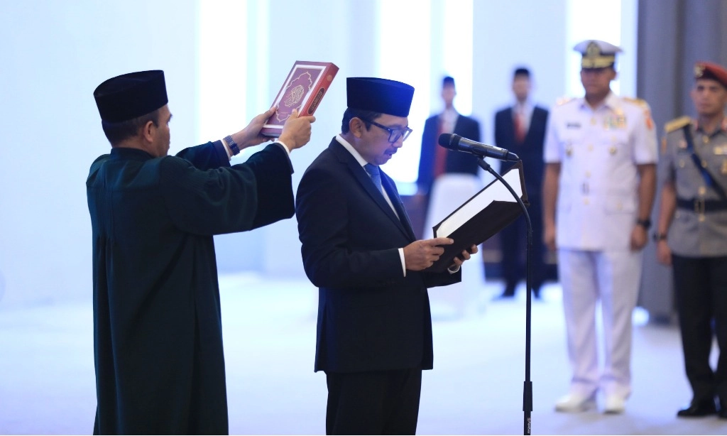 <p>Juda Agung Resmi Jadi Anggota DK OJK Ex Officio Dari Bank Indonesia</p>