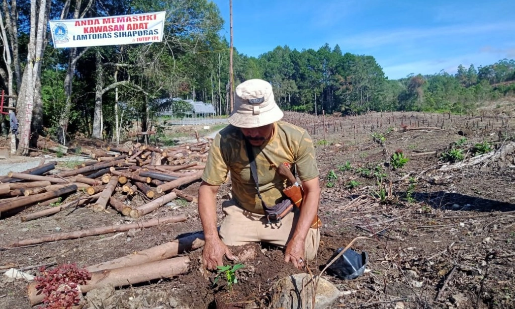 <p>DPR Minta Toba Pulp Lestari Tak Pakai Lahan Sengketa</p>