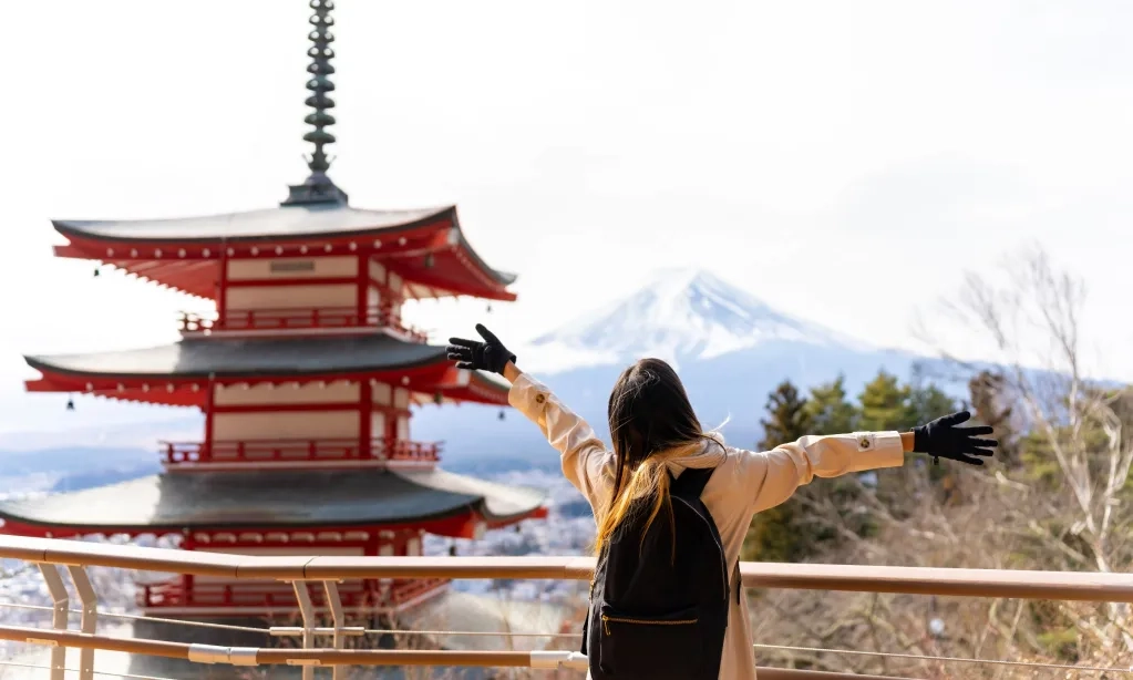 <p id="isPasted">Tips <em>Traveling</em> Ke Negara Empat Musim, Ini Yang Perlu Dipersiapkan</p>