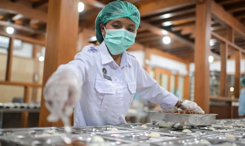 <p>DPR Sebut Keracunan MBG Karena SPPG Lalai</p>