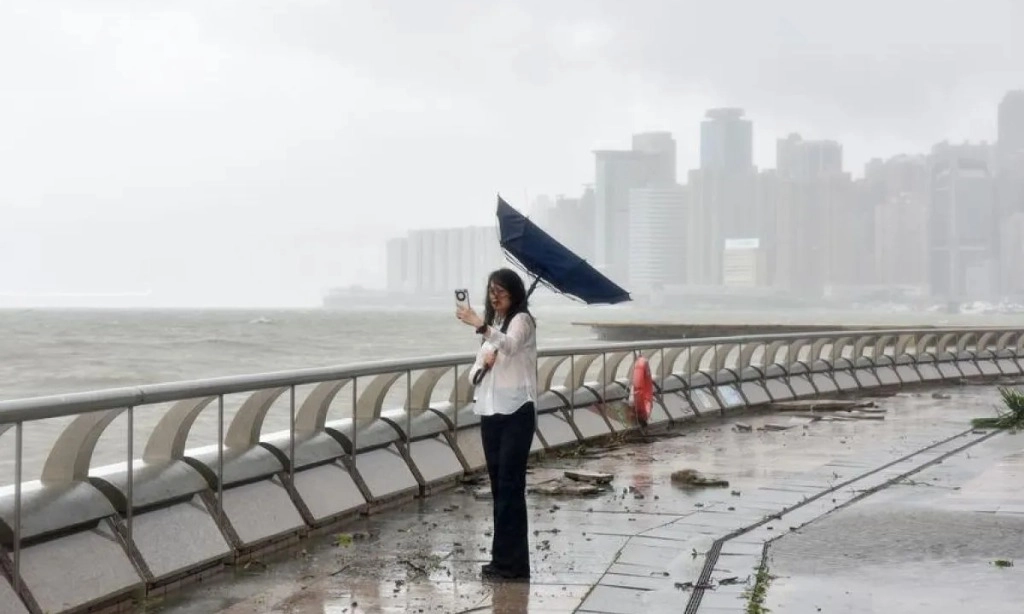 <p>Kemenlu Sebut Tak Ada WNI Terdampak Topan Ragasa</p>