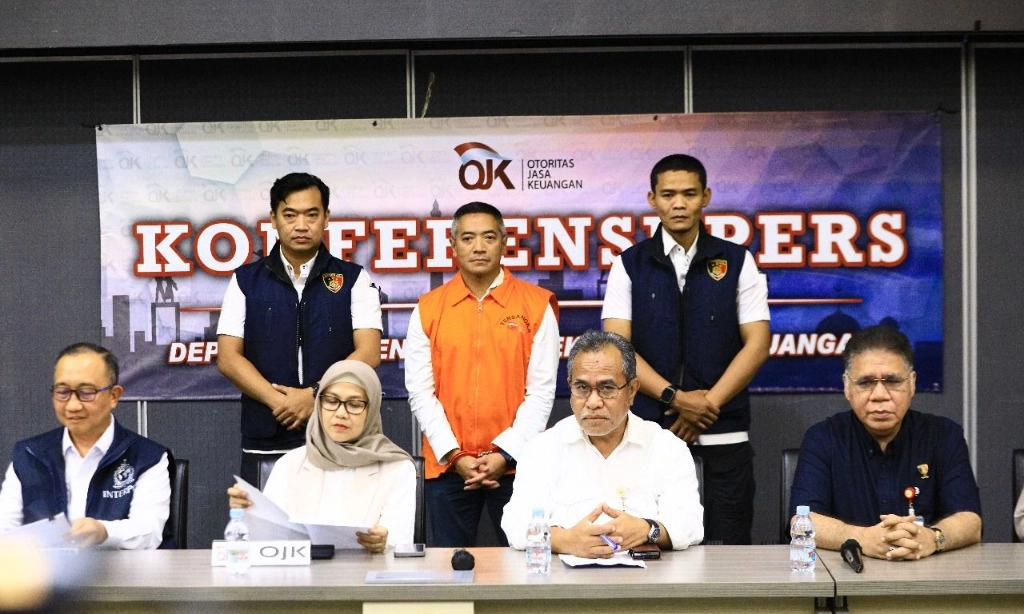 <p id="isPasted">Bos Investree Adrian Gunadi Resmi Ditangkap!</p>