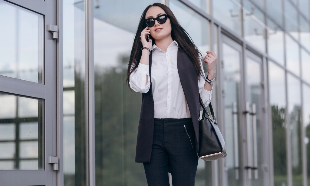 <p id="isPasted">Lima Item Fesyen Wajib untuk Wanita Karier</p>