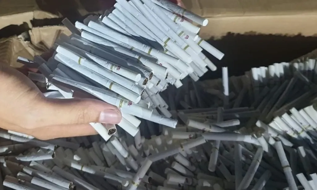 <p>DJBC Bongkar Modus Rokok Ilegal Marketplace, Jadi Kaos-Sandal</p>