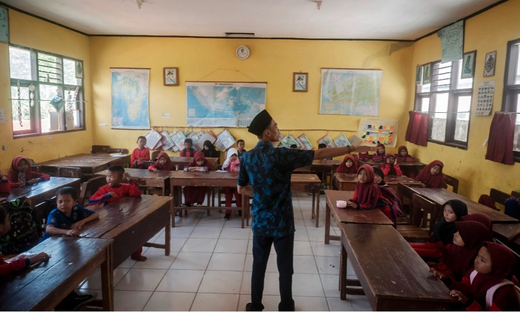 <p>Pemerintah Mesti Tetapkan Upah Minimum Guru</p>