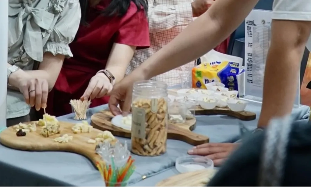 <p id="isPasted">Camilla La Mozarella, Keju Artisan Racikan Klaten-Italia</p>