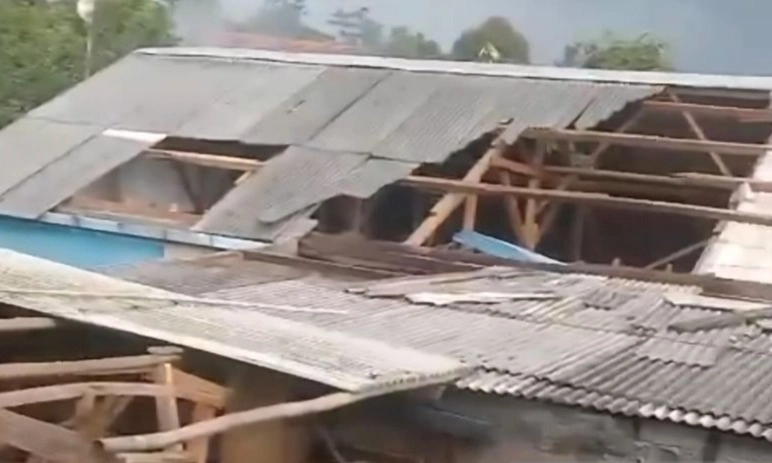 <p>Puting Beliung Saat Cuaca Cerah Terjadi di Cianjur</p>