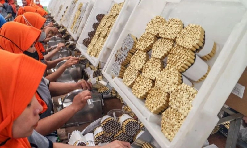 <p>Wamenperin: Industri Tembakau 2024 Sumbang Rp216 T, Serap 5,9 Juta Pekerja</p>