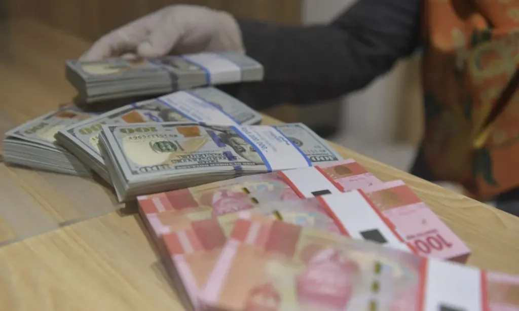 <p>Rupiah Menguat, Inflasi AS Buka Peluang The Fed Pangkas Bunga</p>