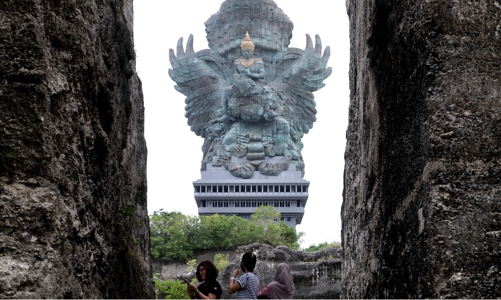 <p>Gubernur Bali Minta GWK Bongkar Tembok Untuk Akses Warga Ungasan</p>