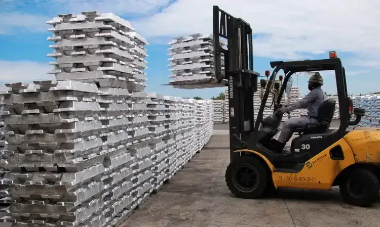 <p id="isPasted">Industri Otomotif Melemah, Inalum Terpaksa Ekspor 30% Aluminium Alloy</p>