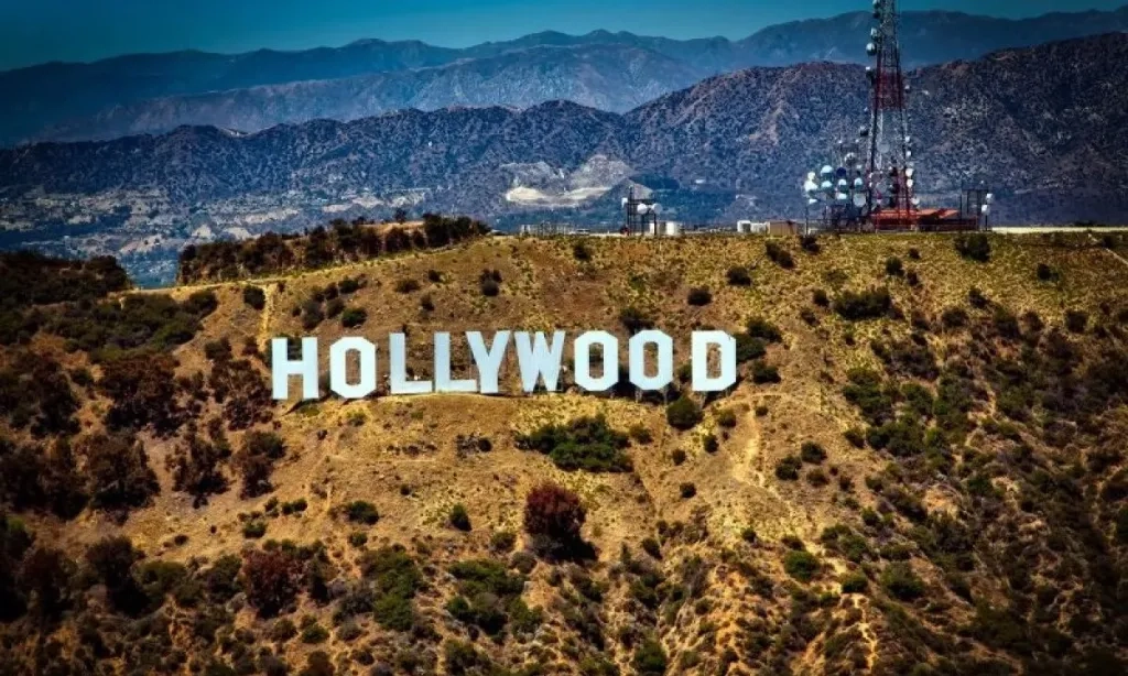 <p>Hollywood Dicuri, Trump Ancam Terapkan Tarif 100% Film Asing</p>