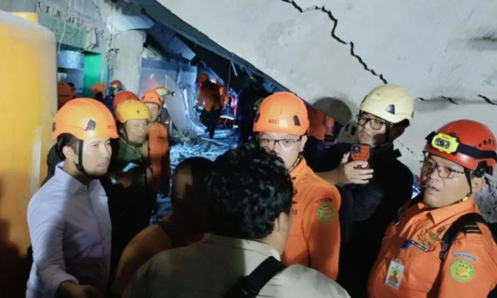 <p>Tim Maksimalkan Evakuasi Santri Terjebak Runtuhan Ponpes di Sidoarjo&nbsp;</p>