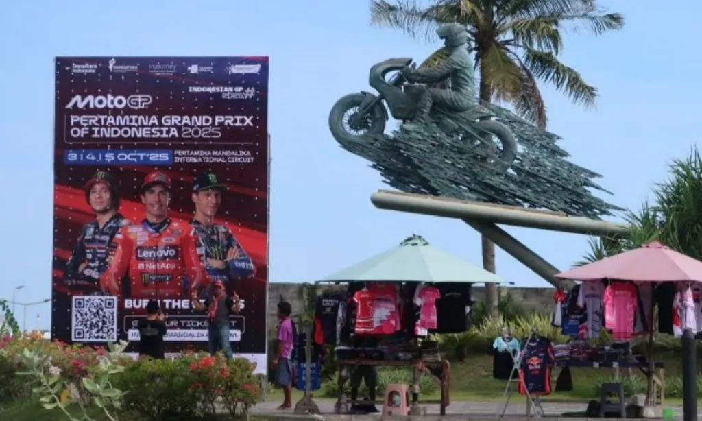 <p>Pra-event Moto GP Mandalika 2025, Dari Parade Hingga Goes to School</p>