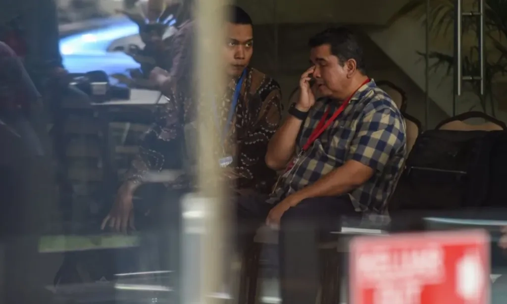 <p>Kasus Jual Beli Gas, KPK Tahan Mantan Dirut PGN</p>