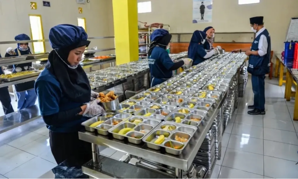 <p>Mayoritas SPPG Penyebab Keracunan MBG Baru Beroperasi Sebulan</p>