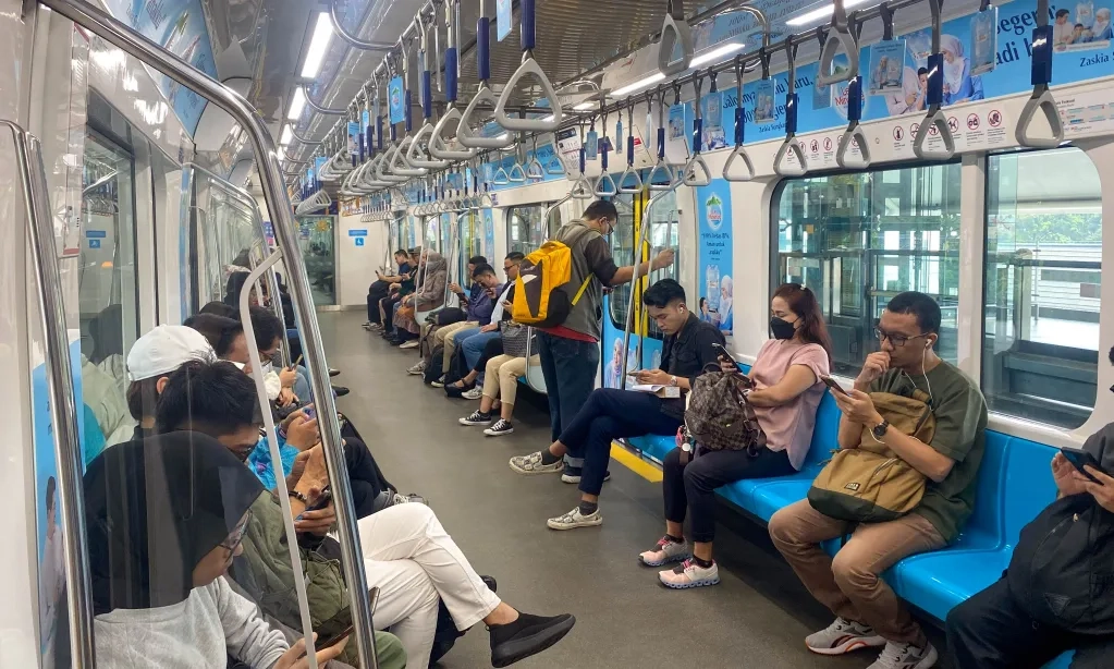 <p>Tarif MRT, LRT, Transjakarta Rp80 Saat HUT TNI</p>