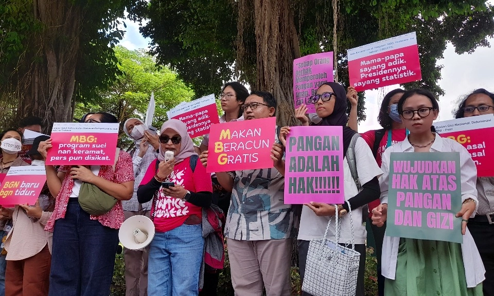 <p>Koalisi Warga Minta Pemerintah Setop Makan Bergizi Gratis</p>