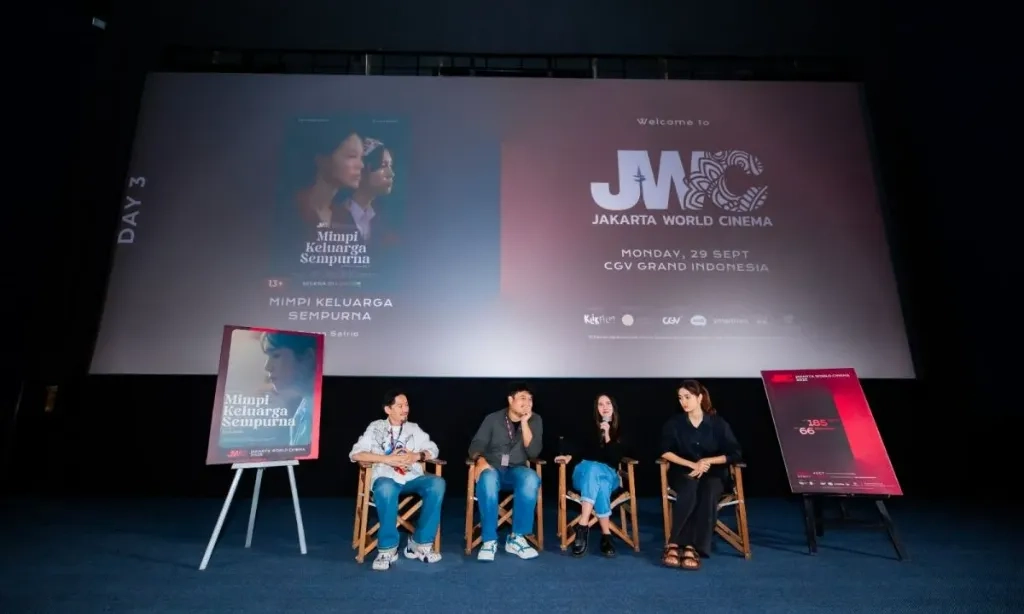 <p>Dinamika Cinta Ibu Dan Anak Dalam <em id="isPasted">Mimpi Keluarga Sempurna</em></p>