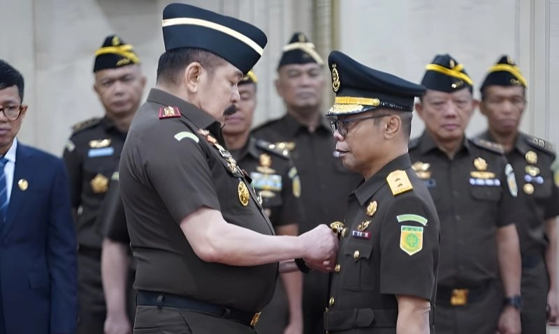 <p>Lantik Hendro Dewanto Jadi Jambin, Jaksa Agung Ingatkan Ini</p>