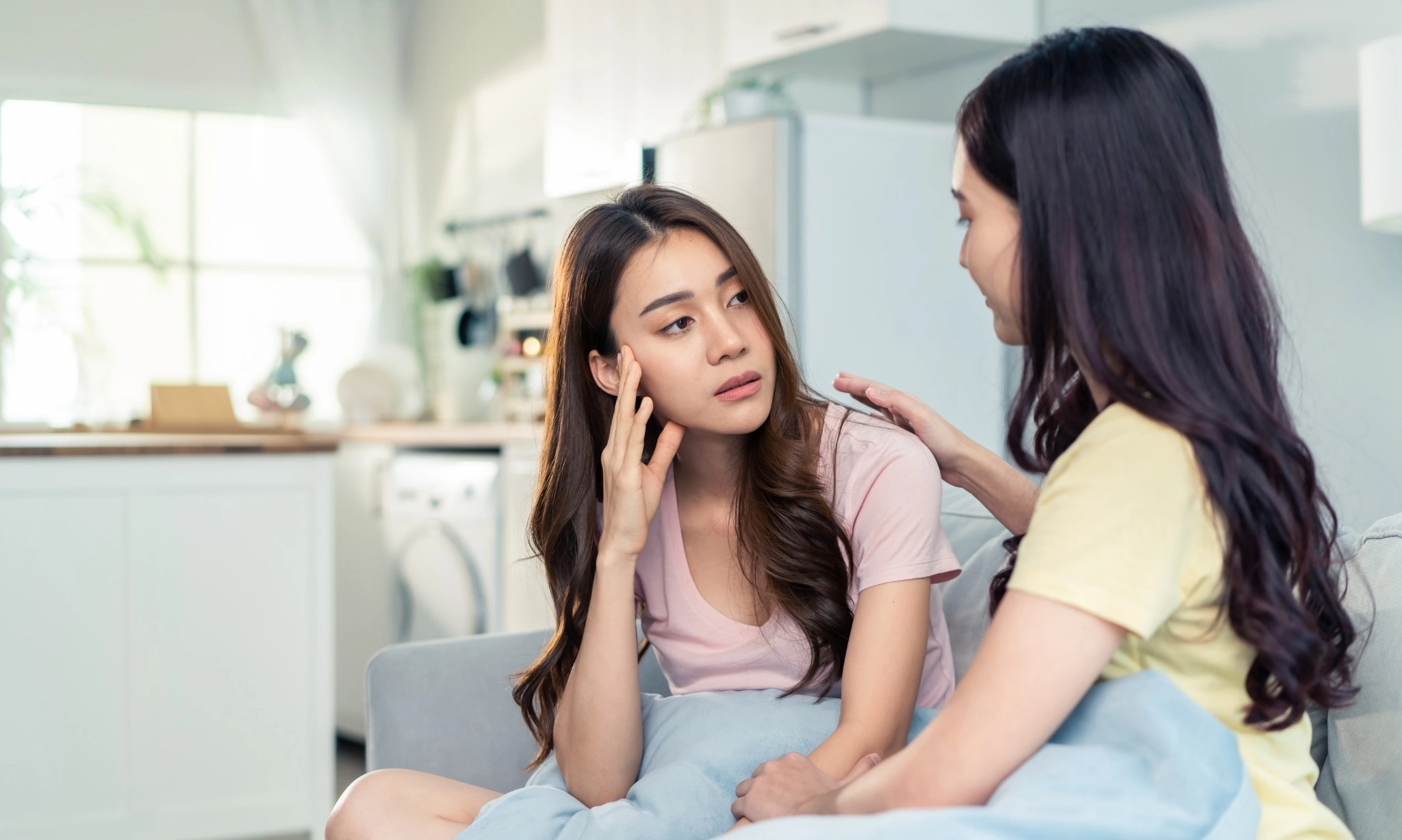 <p>Curhat Boleh, Tapi Hindari <em>Oversharing&nbsp;</em>Dan<em>&nbsp;Trauma Dumping</em></p>