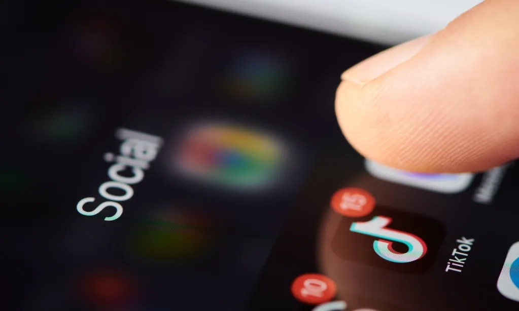 <p>Komdigi Bekukan Sementara TikTok</p>