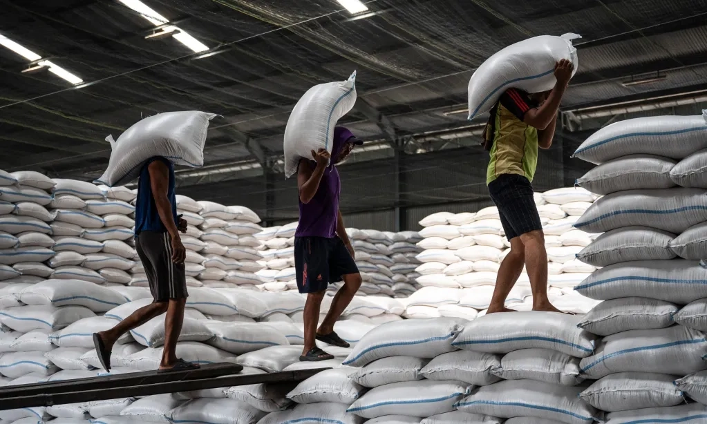 <p id="isPasted">Bulog Sebut Pemeliharaan Beras Rutin Dilakukan Agar Aman Dikonsumsi</p>