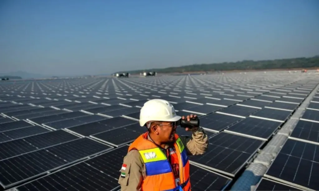 <p>PLN Manfaatkan Waduk Saguling, Bangun PLTS Terapung 92 MWp</p>