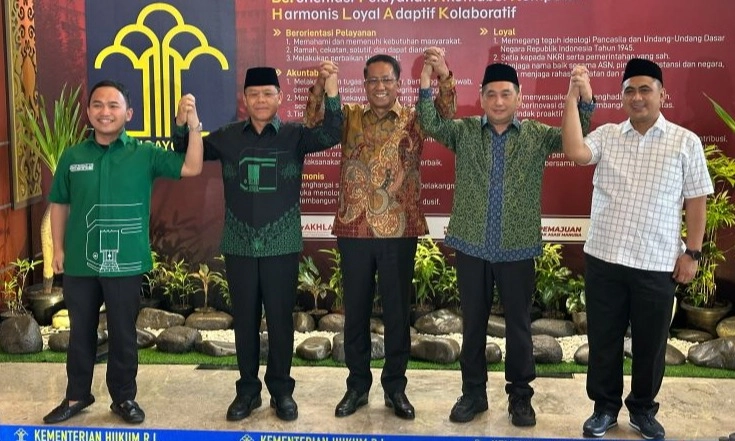 <p>Menkum Terbitkan SK Baru PPP: Margiono Ketum, Agus Suparmanto Wakil</p>