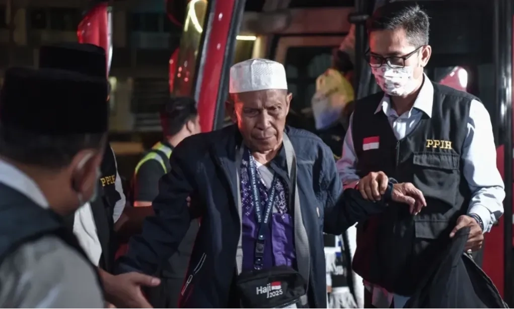 <p dir="ltr" id="isPasted">KPK Duga Kuota Petugas Kesehatan Diperjualbelikan Ke Calon Jemaah Haji</p>