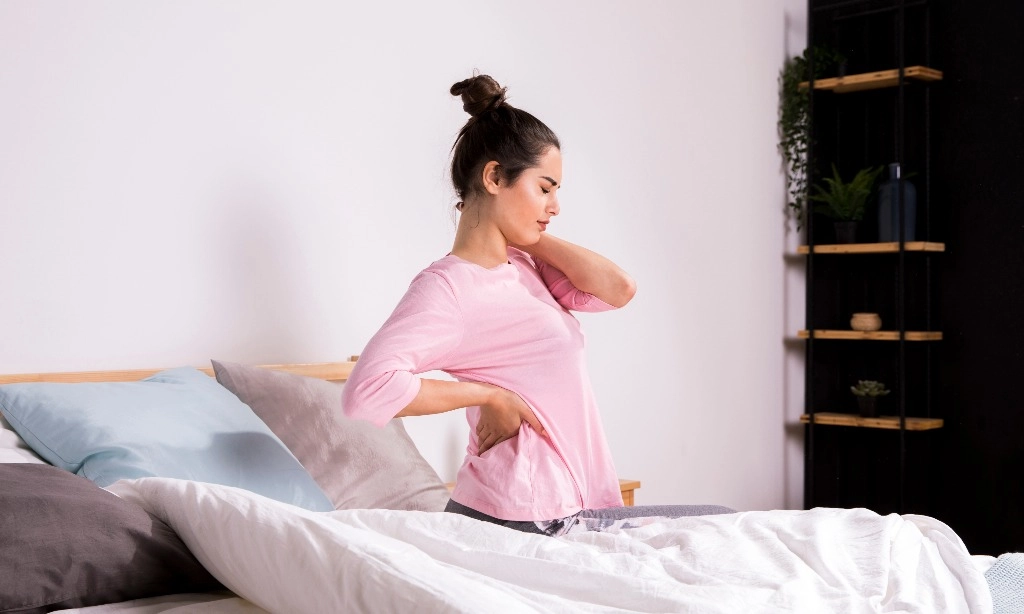 <p>Sering Nyeri Pinggang Saat Bangun Tidur, Ini Penyebabnya</p>