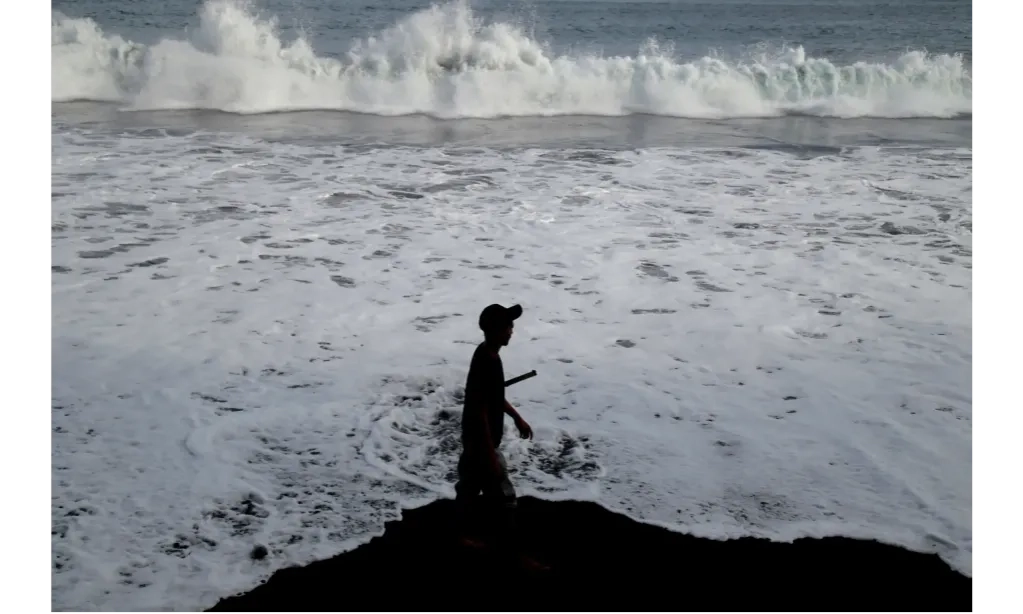 <p>Cuaca Buruk Di Maluku Utara, Nelayan Diimbau Tunda Melaut</p>