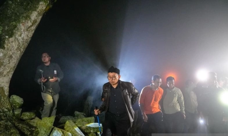 <p dir="ltr" id="isPasted">Pemugaran Diharapkan Bisa Membongkar &quot;Misteri&quot; Gunung Padang</p>