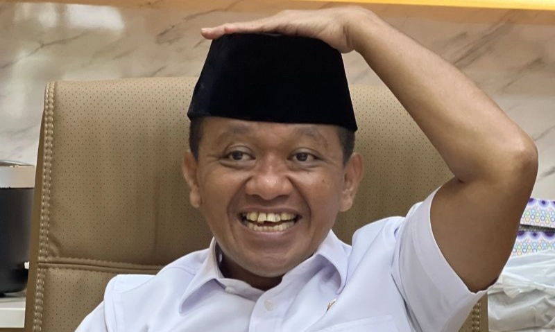 <p id="isPasted">E10 Jadi BBM Wajib? Bahlil Siapkan Peta Jalan Etanol 10%</p>