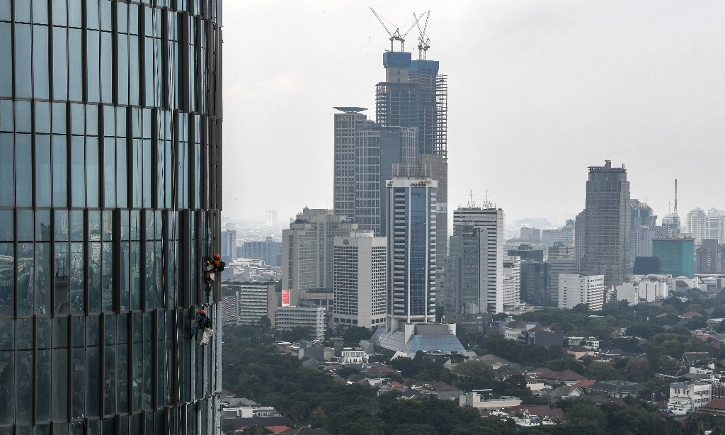 <p>Pajak Karbon Gedung Boros Energi Masih Dikaji</p>