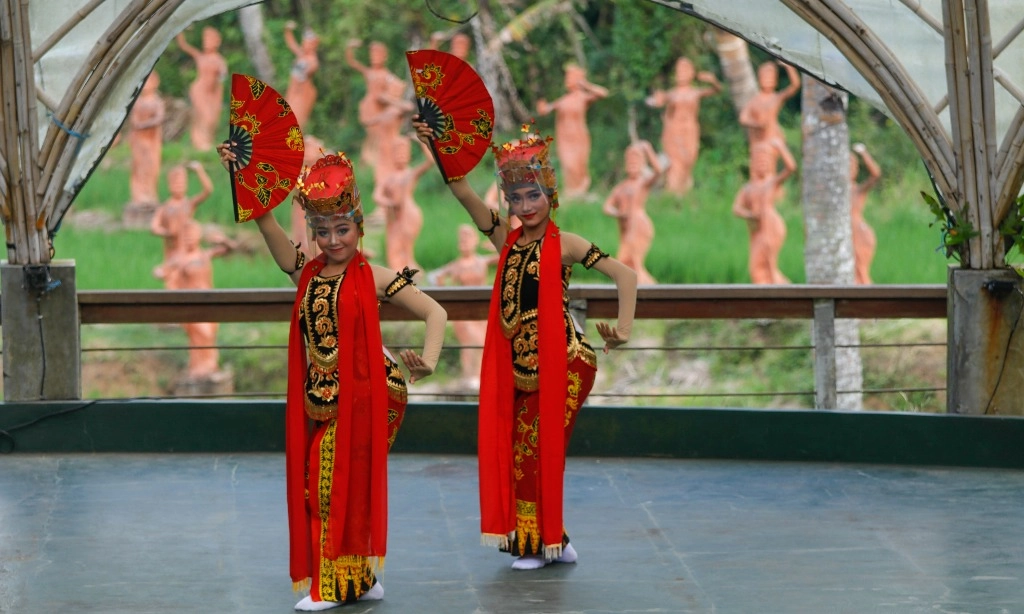 <p>Filosofi Dan Sejarah Tari Gandrung Banyuwangi</p>