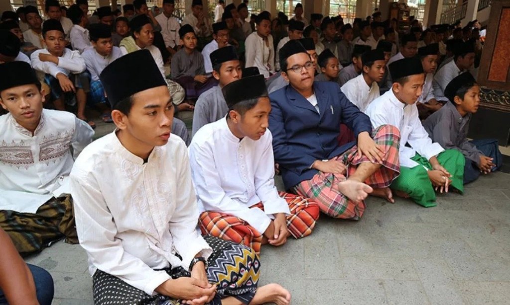 <p>Tradisi Santri Nguli Menyimpan Masalah</p>