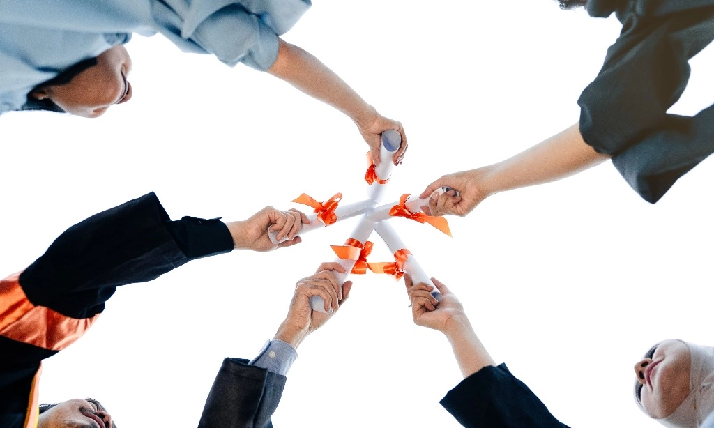 <p>LPDP: Penerima Beasiswa Tidak Wajib Kembali ke Indonesia, Asal...</p>