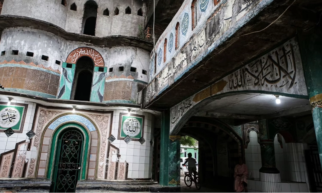 <p>Tantangan Menjadikan Indonesia Tujuan Wisata Ramah Muslim Dunia</p>